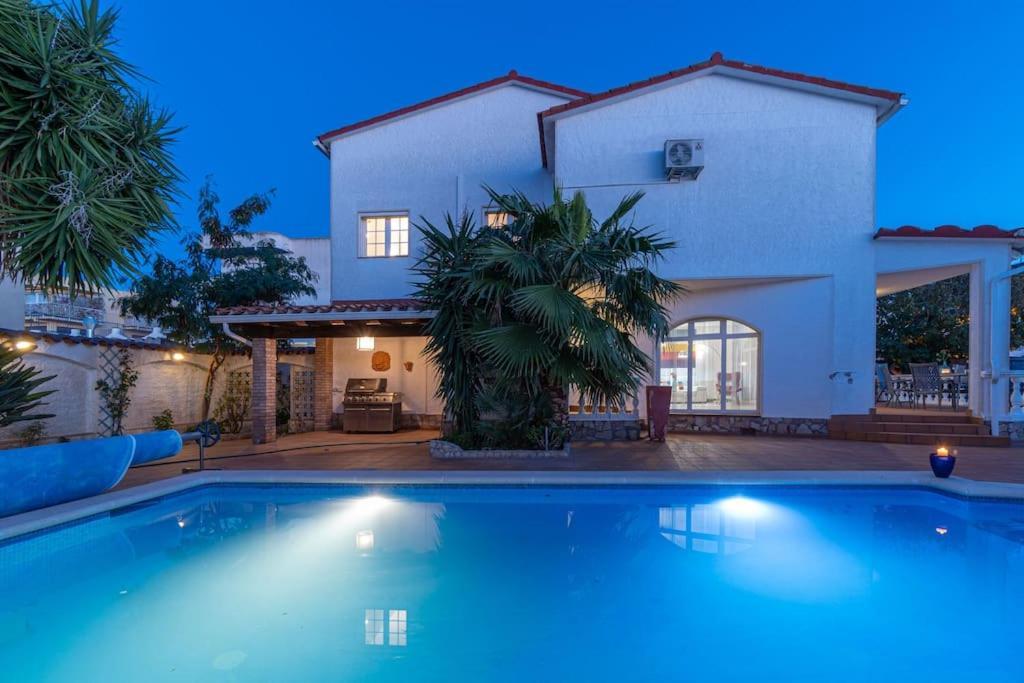 Sm21-Gran Casa De Vacaciones En La Playa, 4 Habitaciones, Climatizada, Piscina, Barbacoa Y Wifi เอมปูเรียบราบา ภายนอก รูปภาพ