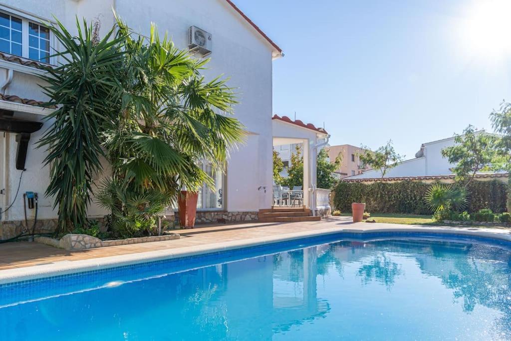 Sm21-Gran Casa De Vacaciones En La Playa, 4 Habitaciones, Climatizada, Piscina, Barbacoa Y Wifi เอมปูเรียบราบา ภายนอก รูปภาพ