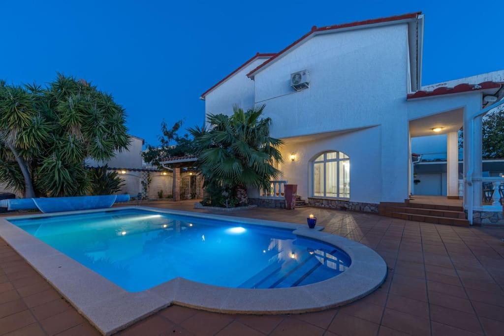 Sm21-Gran Casa De Vacaciones En La Playa, 4 Habitaciones, Climatizada, Piscina, Barbacoa Y Wifi เอมปูเรียบราบา ภายนอก รูปภาพ